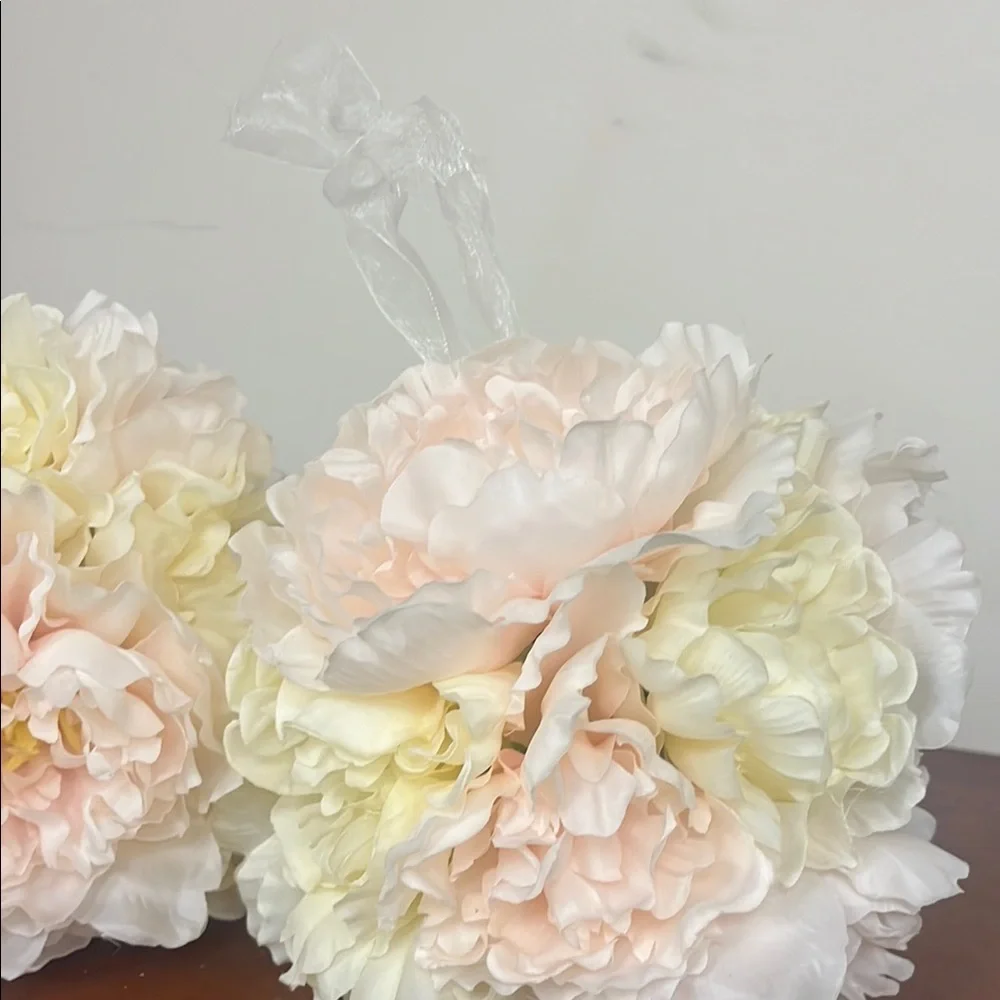 Elegant Cream and Pink Floral Arrangement